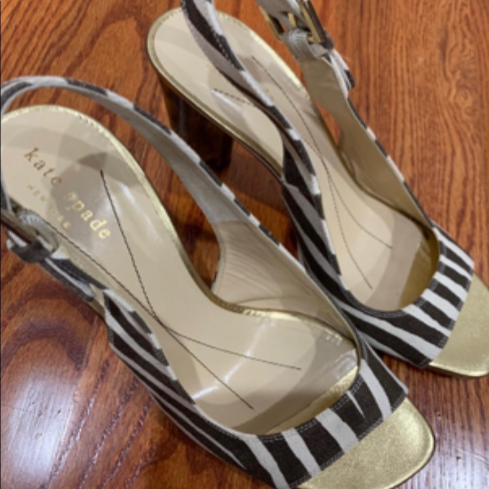 Sling back heels with a natural wood looking heel. EUC